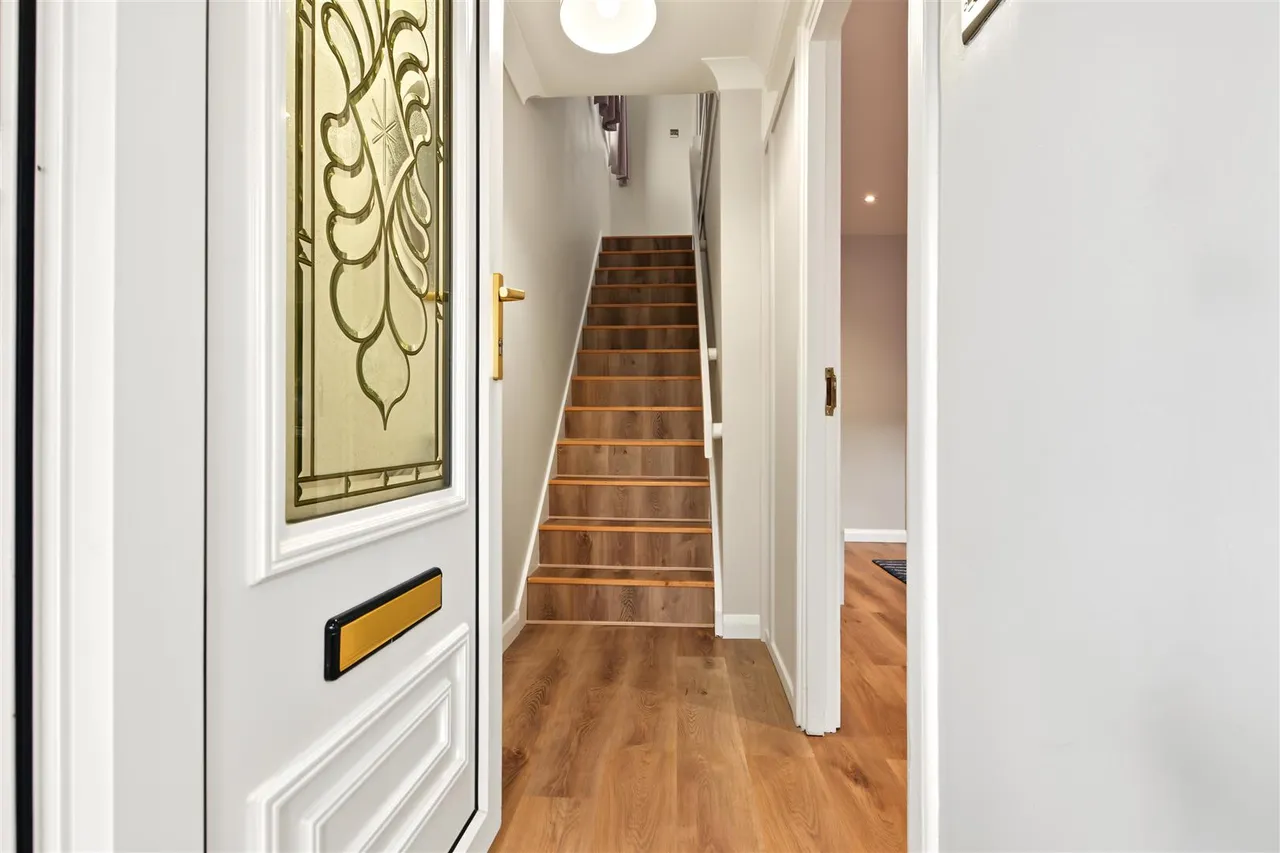 Latimer Drive, Bramcote, NG9, photo 3