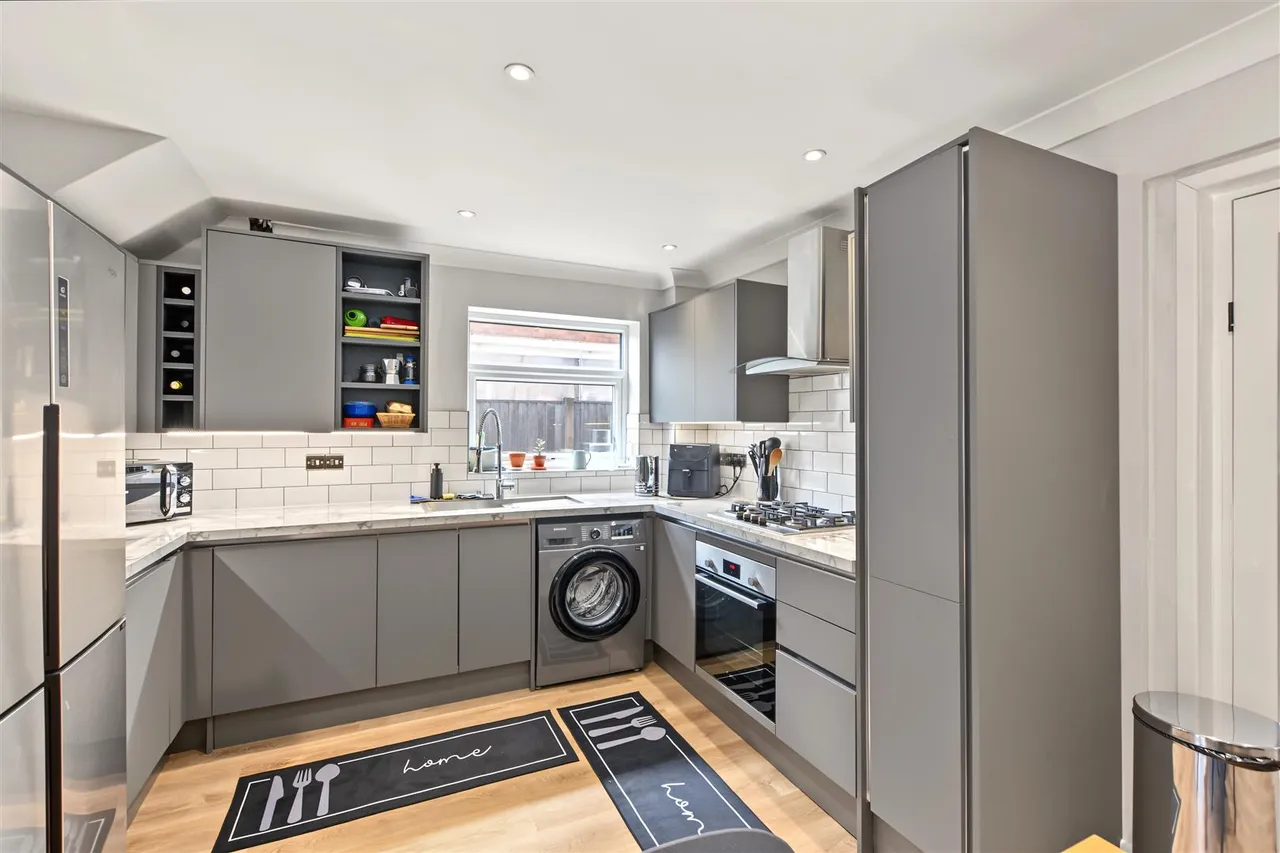 Latimer Drive, Bramcote, NG9, photo 2