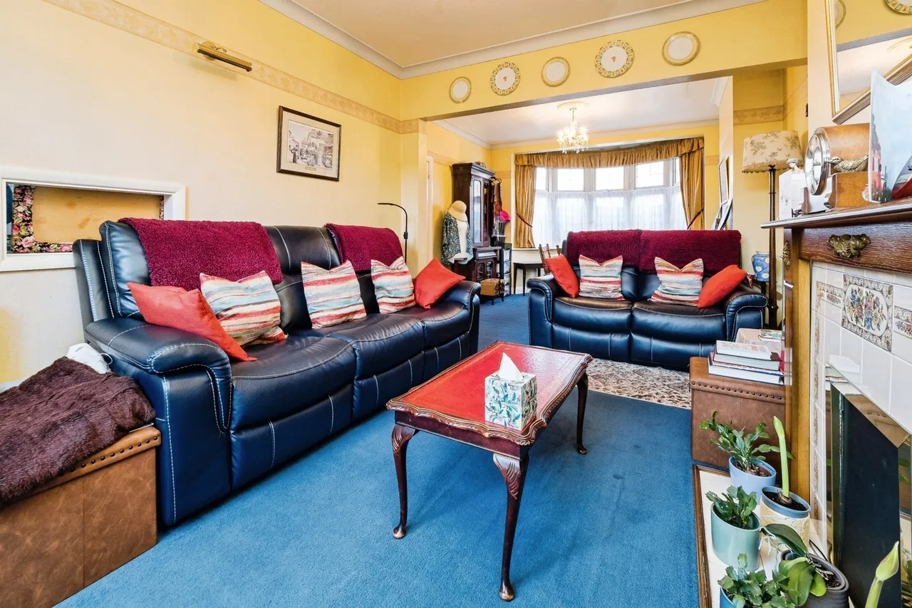 Applegarth Drive, Ilford, IG2, photo 2