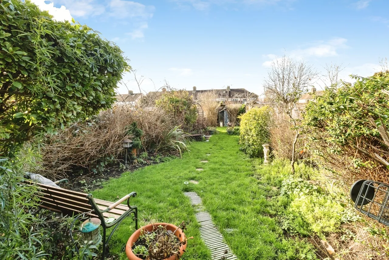 Applegarth Drive, Ilford, IG2, photo 16