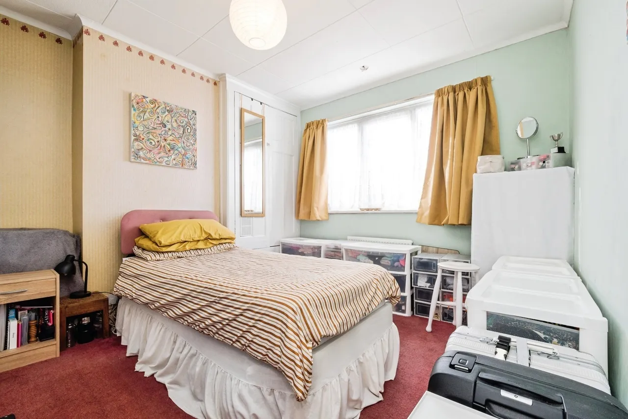 Applegarth Drive, Ilford, IG2, photo 11