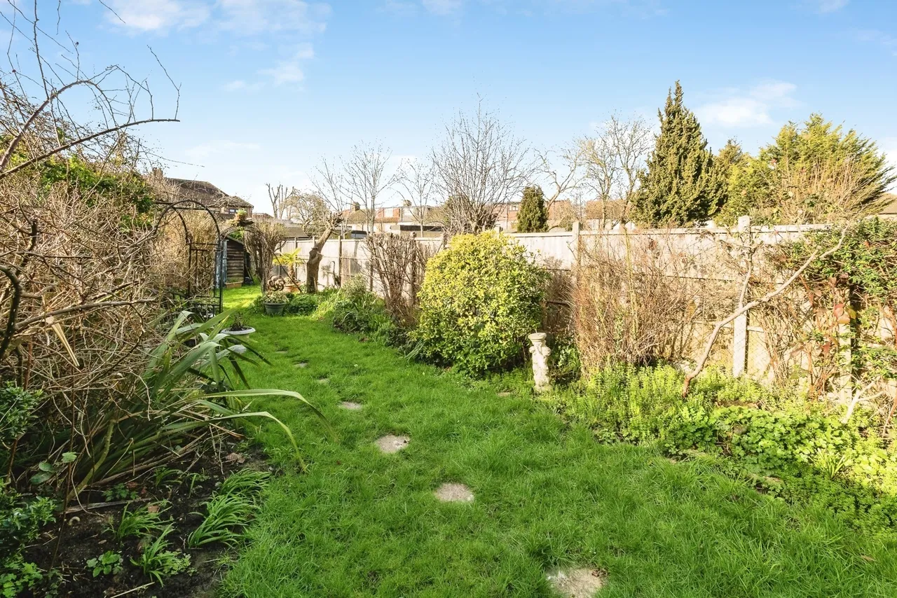 Applegarth Drive, Ilford, IG2, photo 15