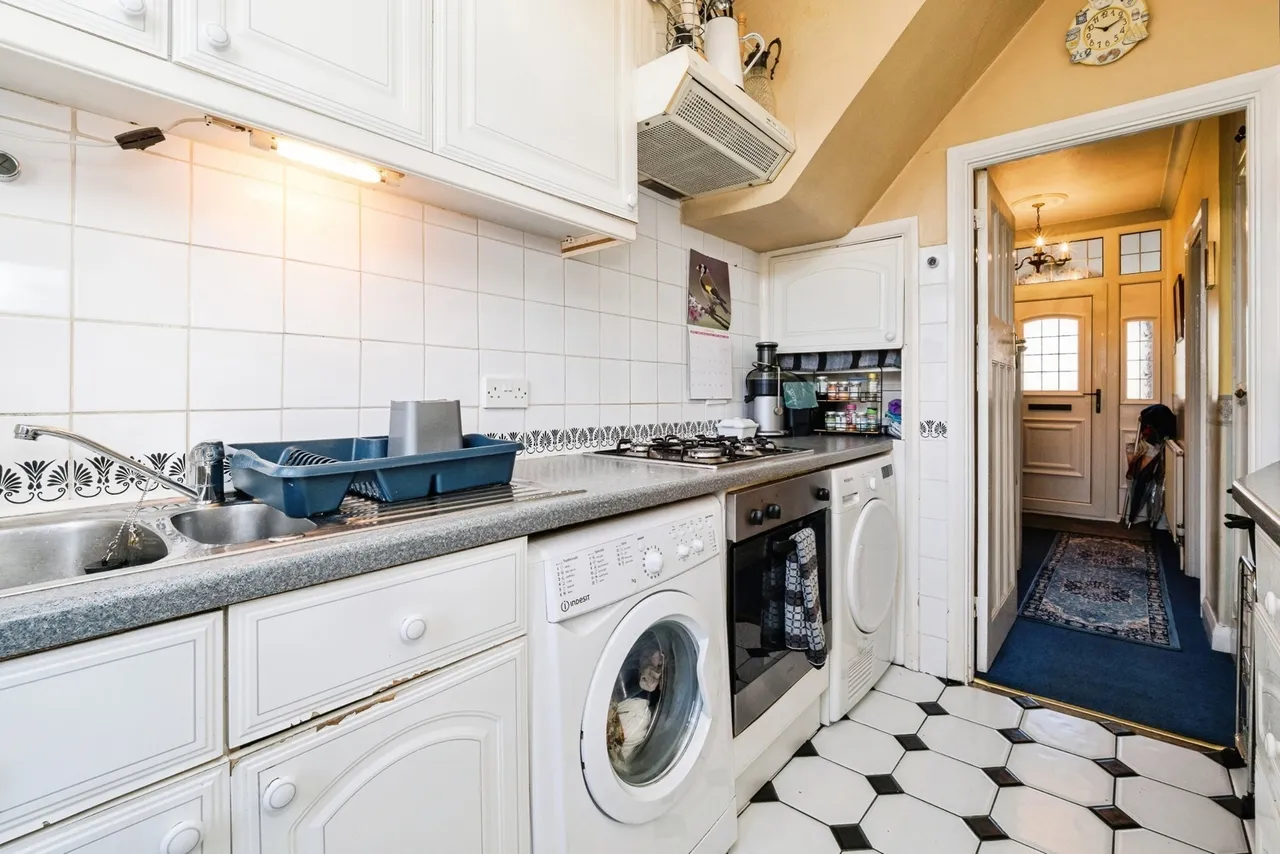 Applegarth Drive, Ilford, IG2, photo 8