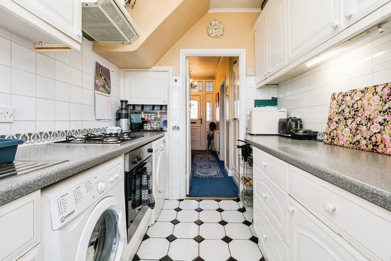 Applegarth Drive, Ilford, IG2, photo 7