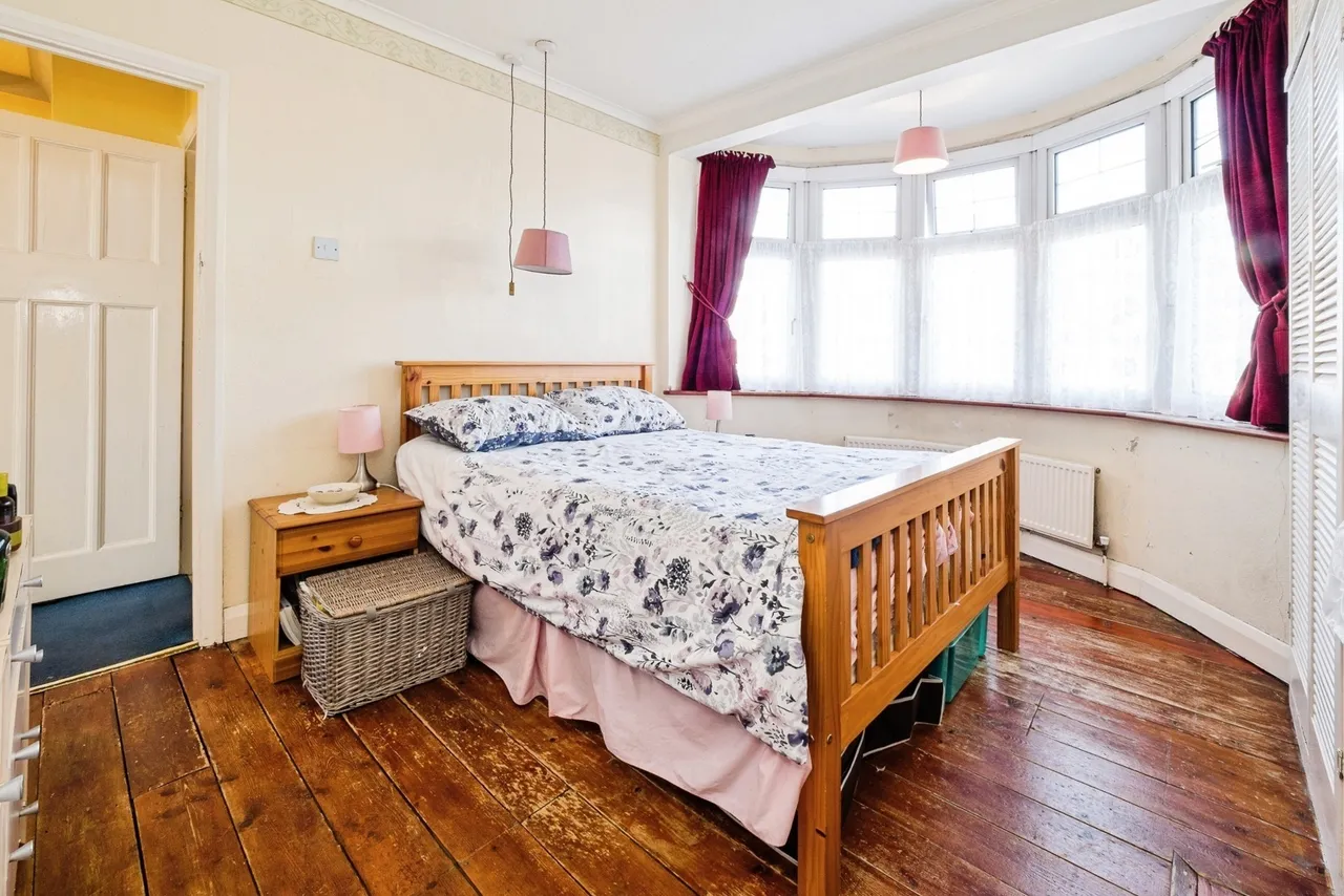 Applegarth Drive, Ilford, IG2, photo 9