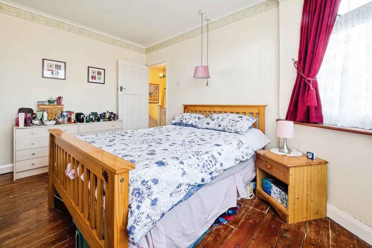 Applegarth Drive, Ilford, IG2, photo 10
