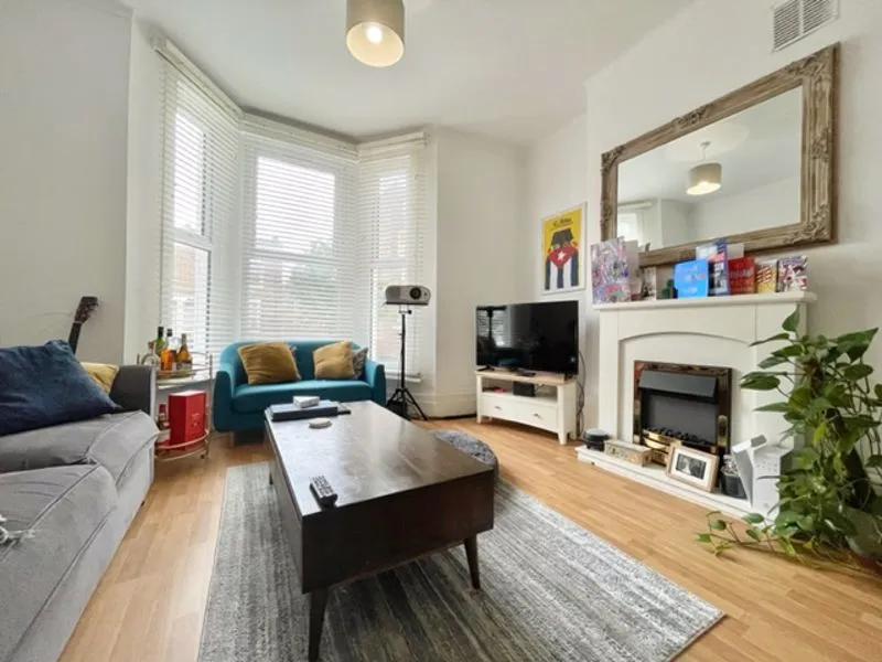 2 bed flat to rent — Fenwick Road, London SE15 4HS