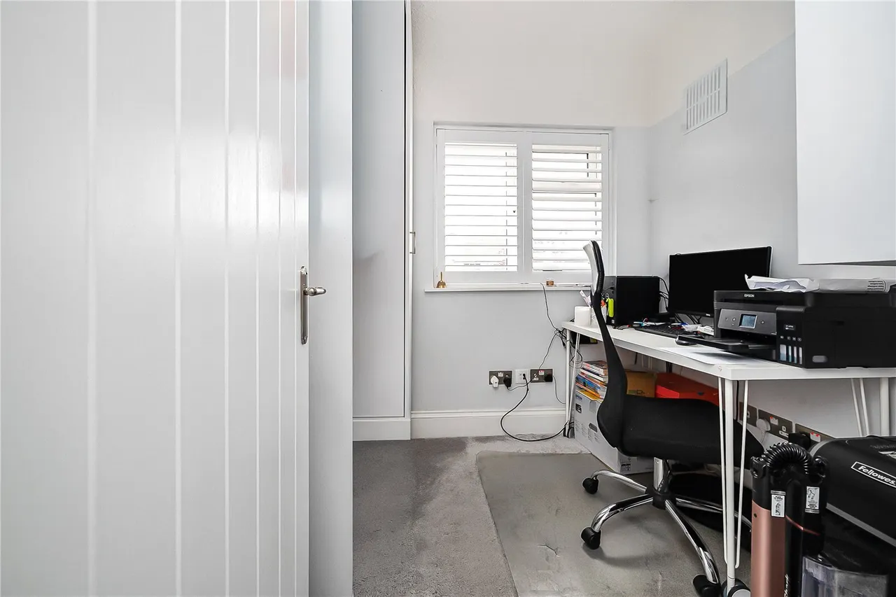 Beech Way, Twickenham, TW2, photo 13