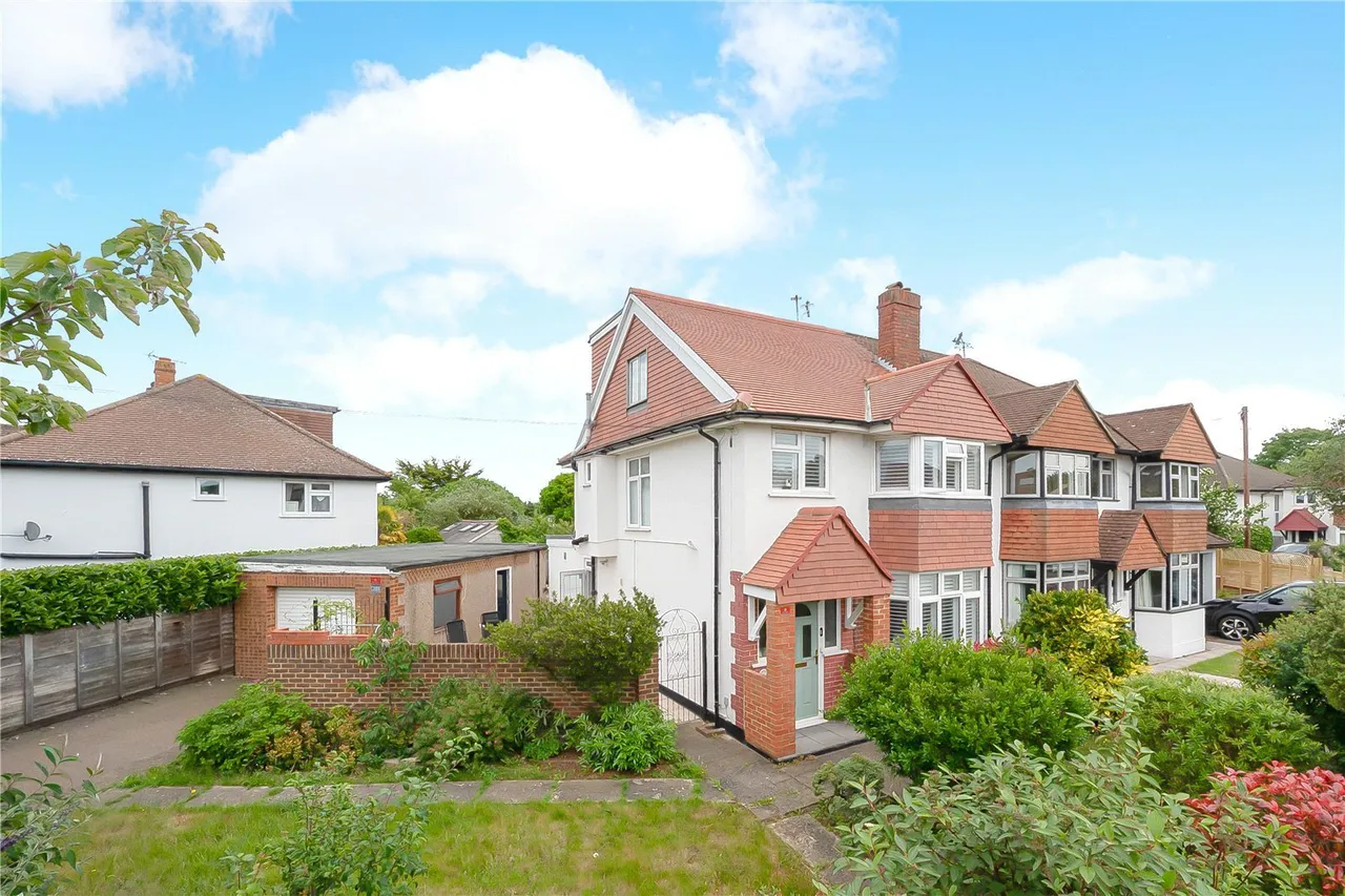 4 bed house for sale, Beech Way, Twickenham, TW2