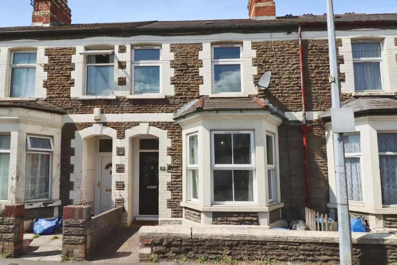 3 bed house for sale — Mackintosh Place, Cardiff, CF24