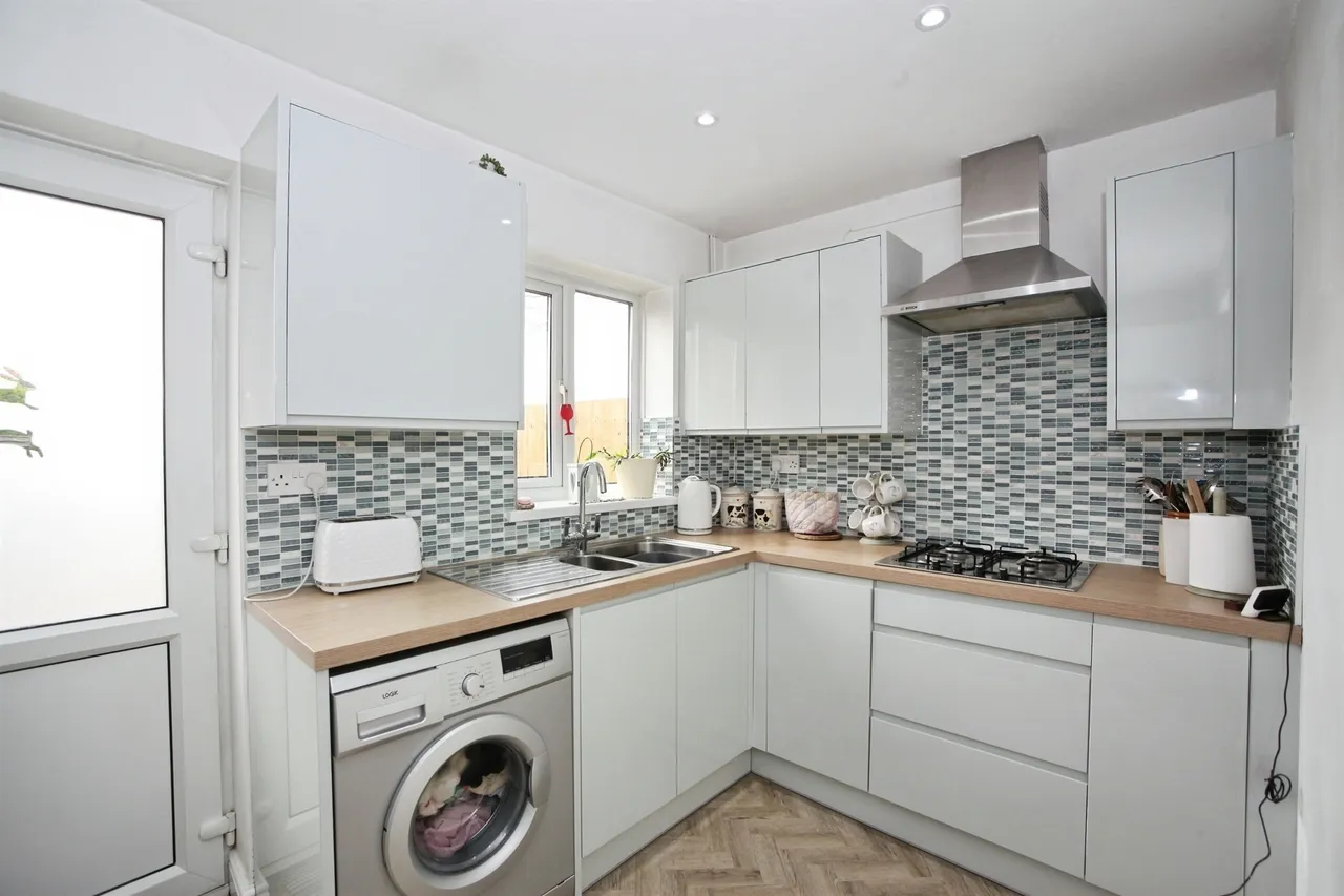 Pine Court Pontypridd, CF38, photo 7