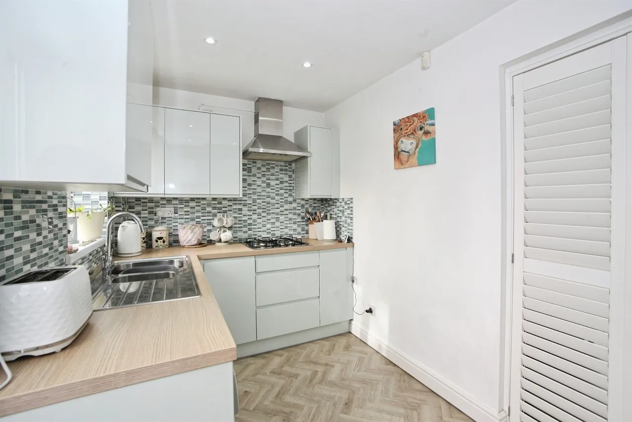 Pine Court Pontypridd, CF38, photo 2