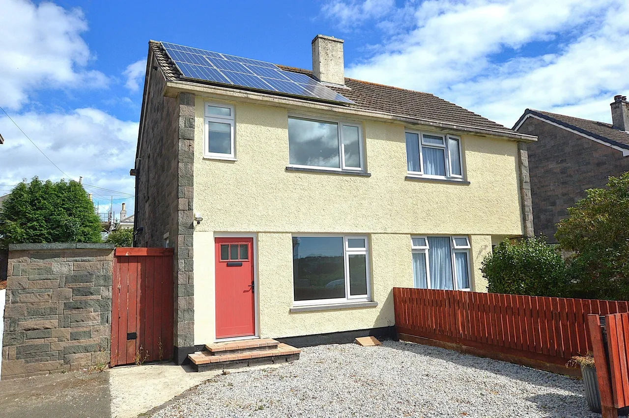 3 bed property for sale, Grenfell Avenue, Saltash, PL12
