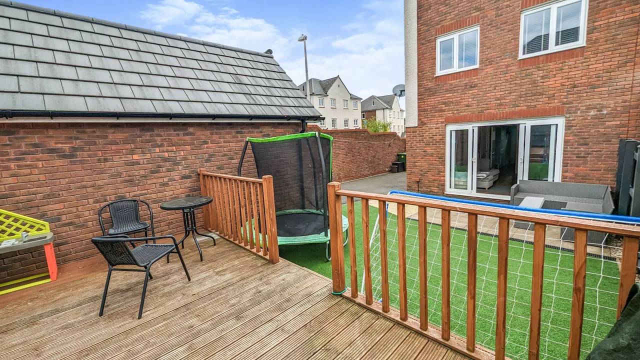 Pentrebane Drive, Cardiff, South Glamorgan, photo 8