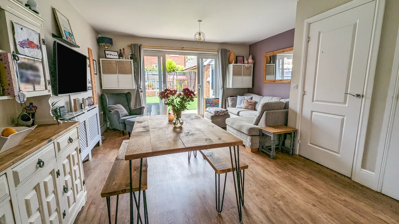Pentrebane Drive, Cardiff, South Glamorgan, photo 2