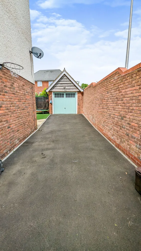 Pentrebane Drive, Cardiff, South Glamorgan, photo 9