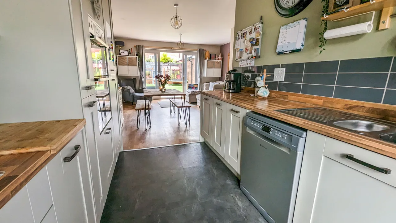 Pentrebane Drive, Cardiff, South Glamorgan, photo 6
