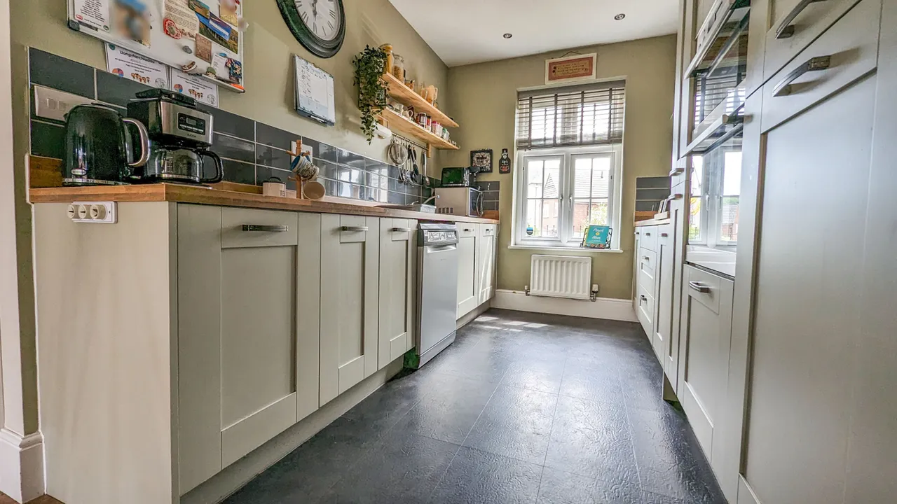 Pentrebane Drive, Cardiff, South Glamorgan, photo 5