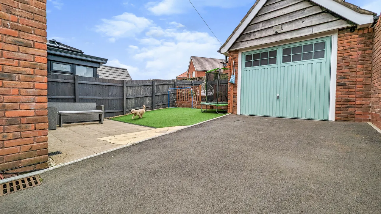 Pentrebane Drive, Cardiff, South Glamorgan, photo 7