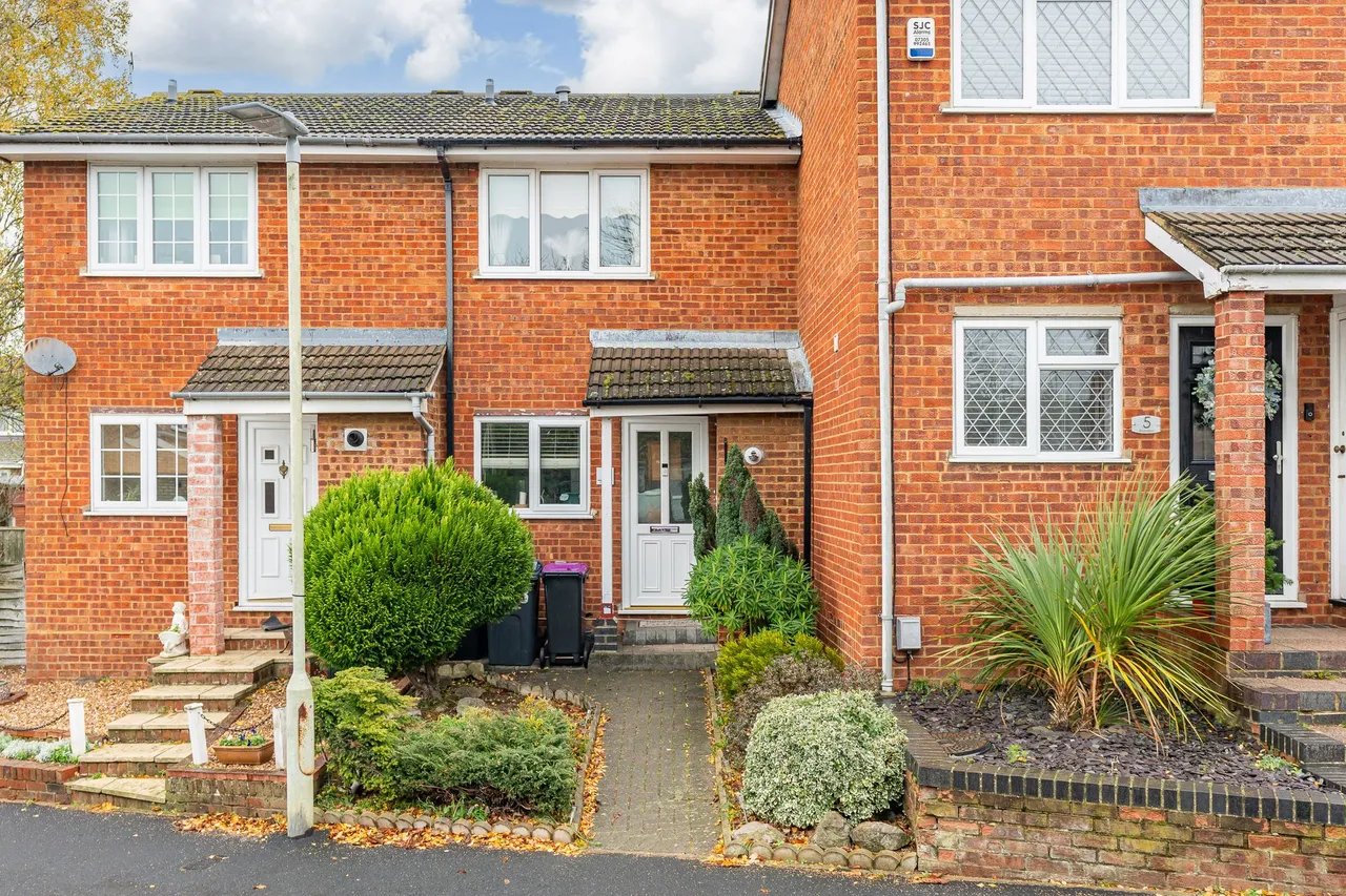 2 bed house for sale — Briardale, Ware, SG12 0XE