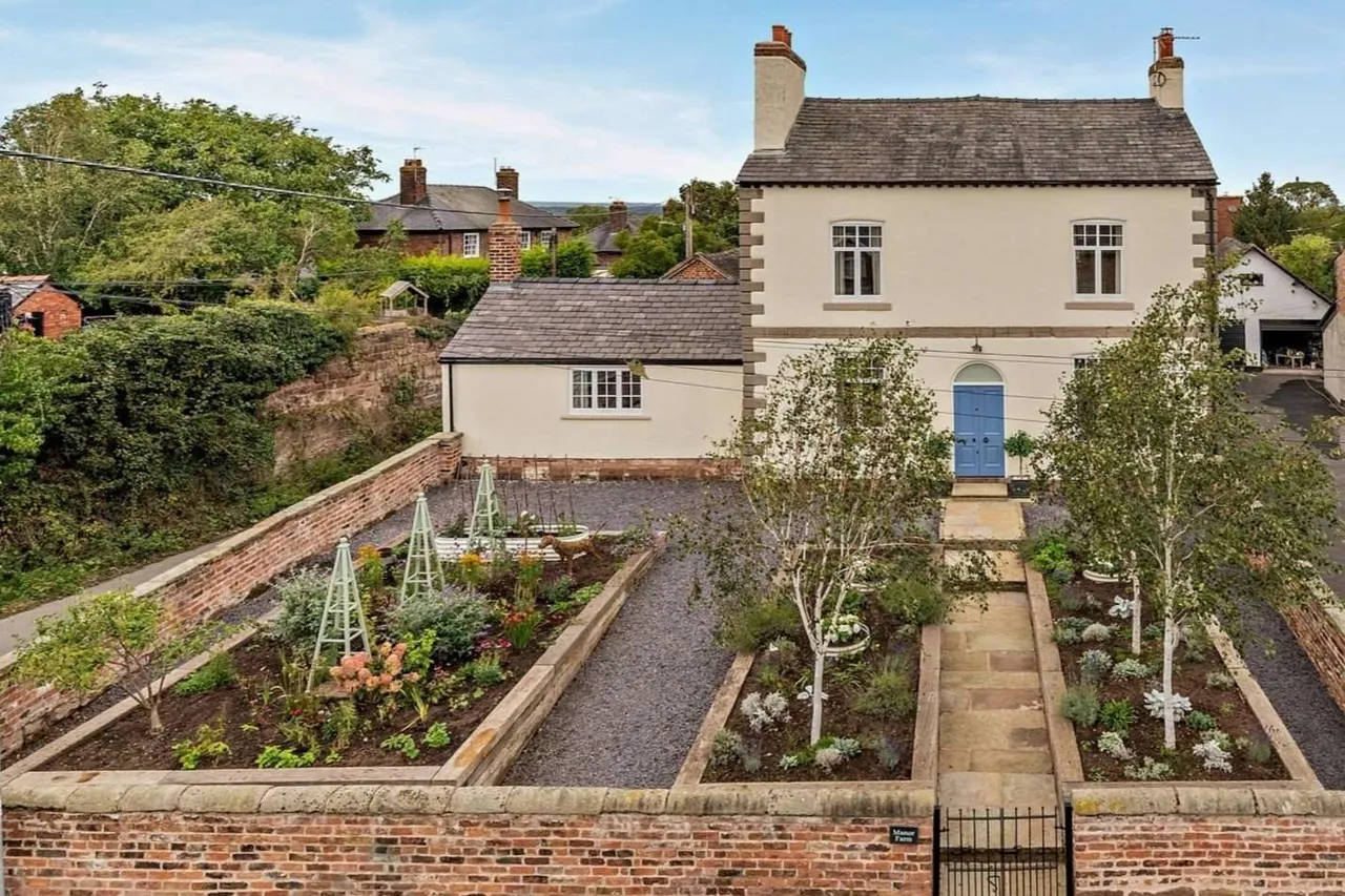 4 bed house for sale — Dunham-On-The-Hill, Frodsham, Cheshire, WA6 0LX