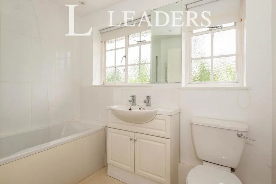 The Crescent, Redhill, RH1, photo 8