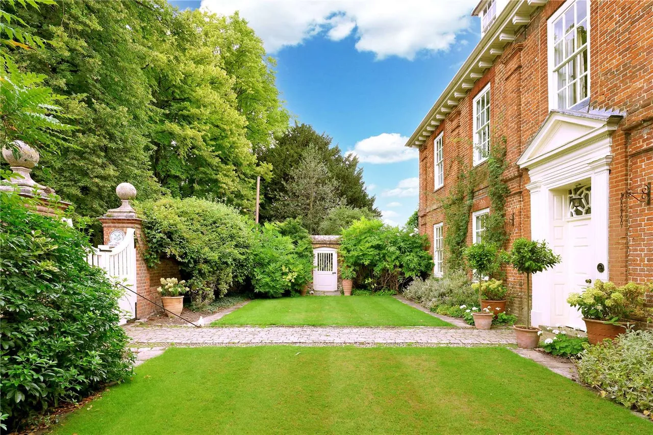 Church Lane, Princes Risborough, Buckinghamshire, HP27 9AW, photo 3