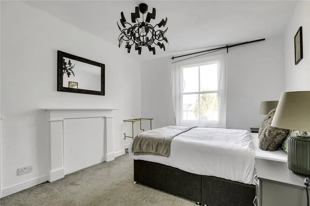 Askew Road, London, photo 4