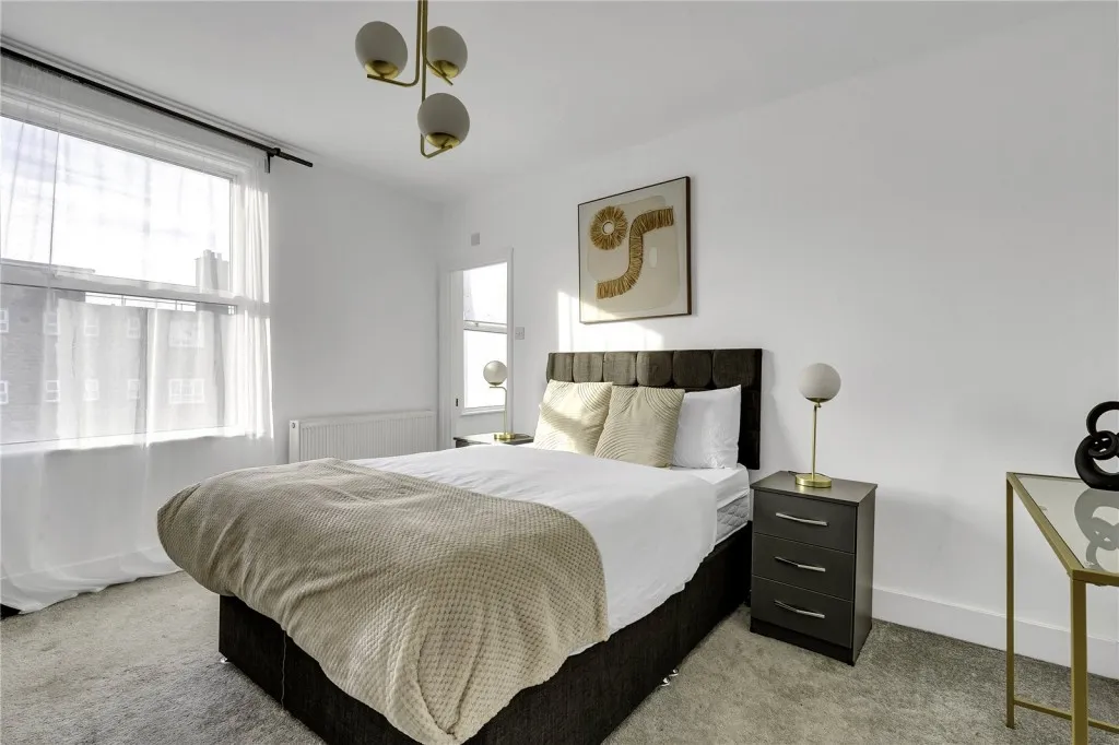 Askew Road, London, photo 8