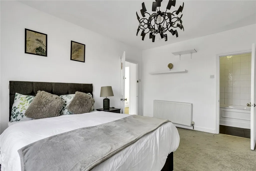 Askew Road, London, photo 5