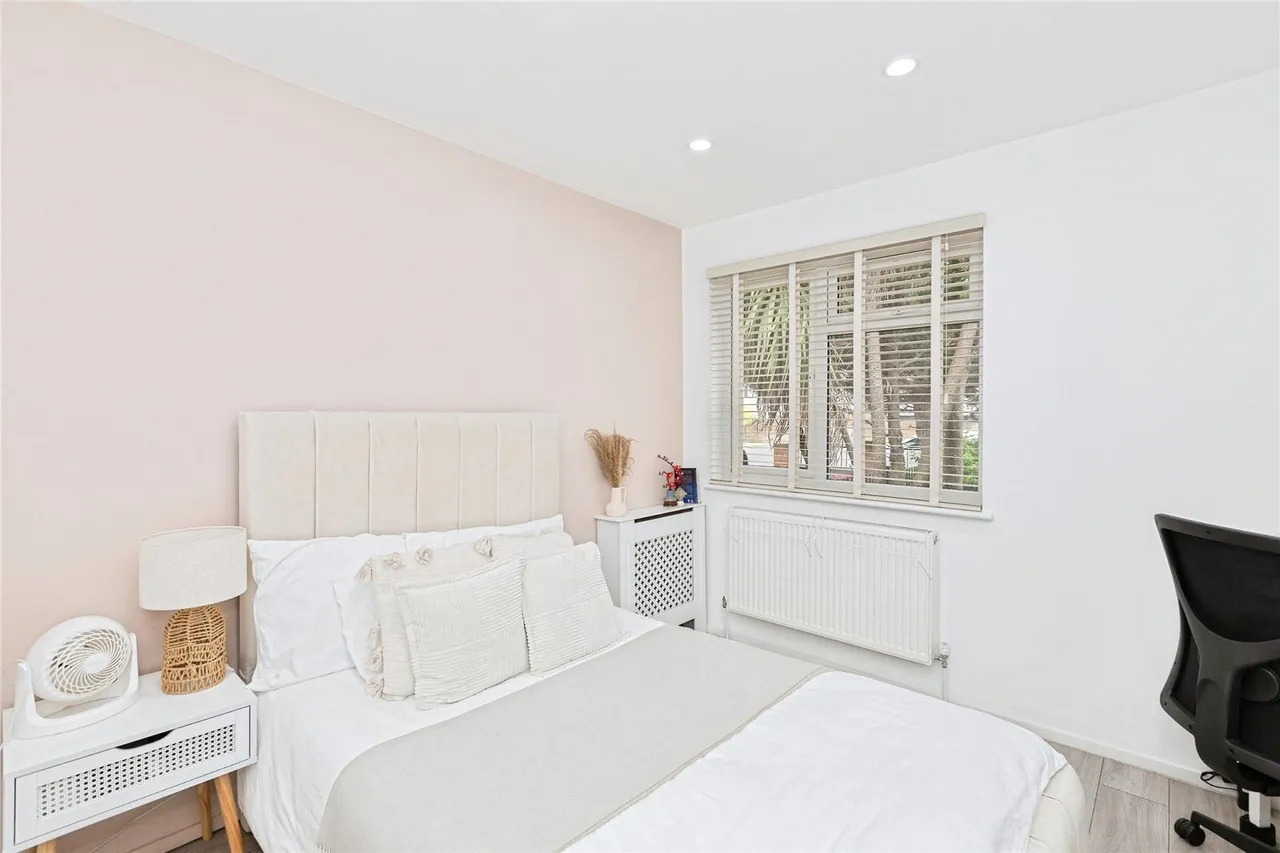 Caterham Avenue, Ilford, IG5, photo 13
