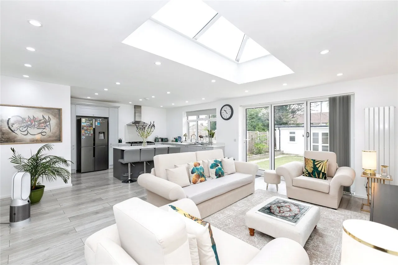 Caterham Avenue, Ilford, IG5, photo 2