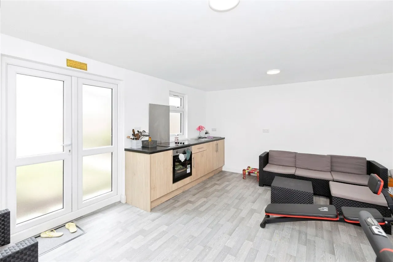 Caterham Avenue, Ilford, IG5, photo 5