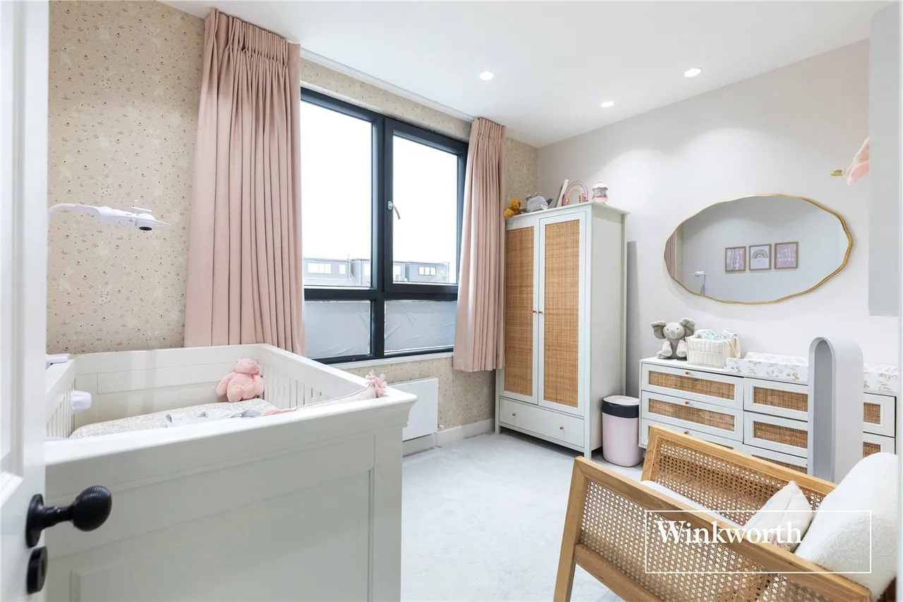 Bow Lane, Finchley, N12, photo 19