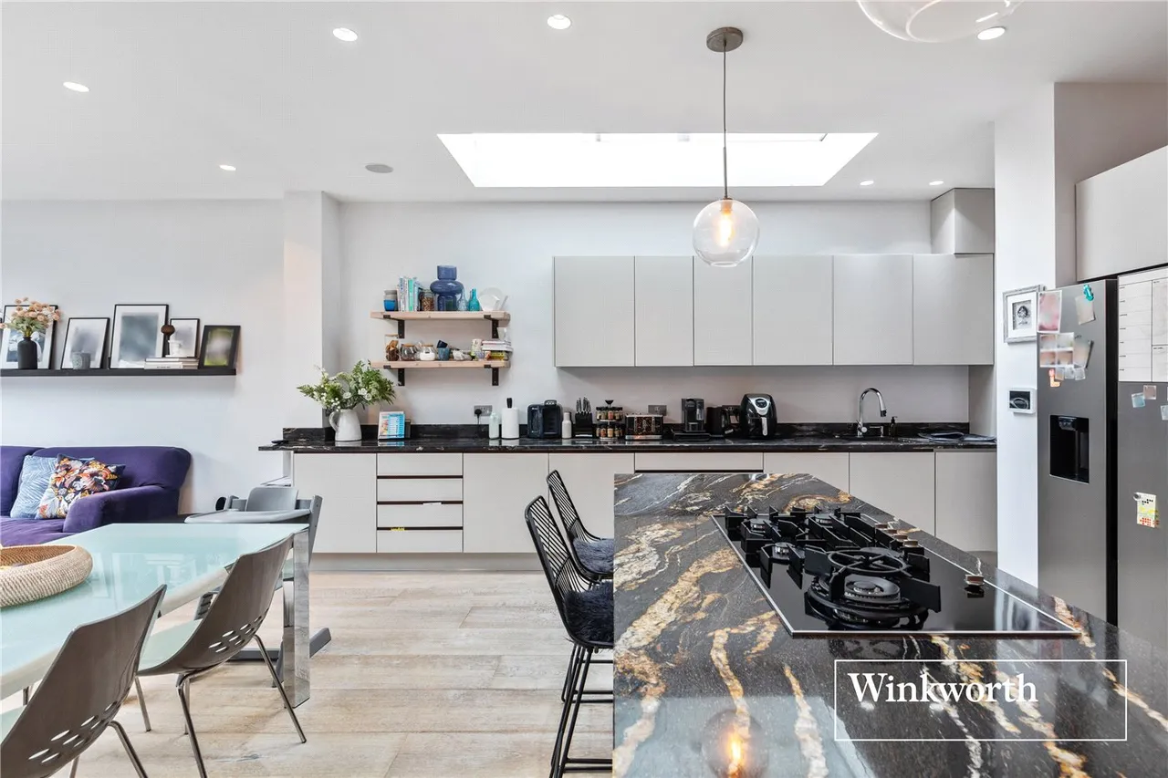 Bow Lane, Finchley, N12, photo 15