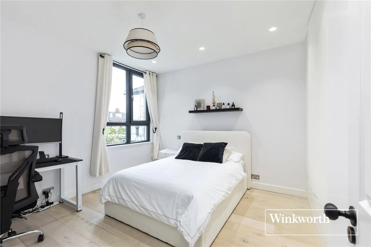 Bow Lane, Finchley, N12, photo 18