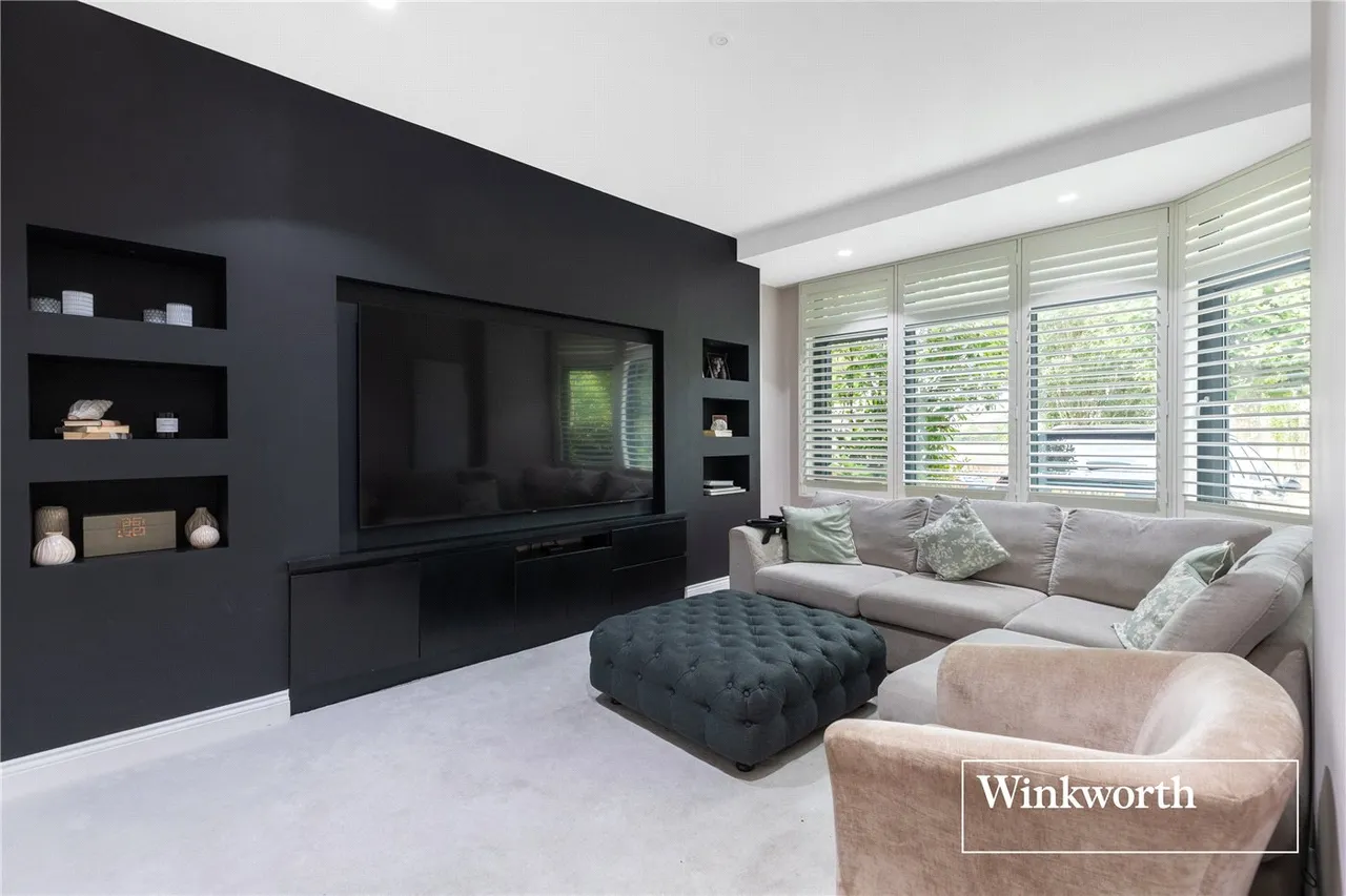 Bow Lane, Finchley, N12, photo 3