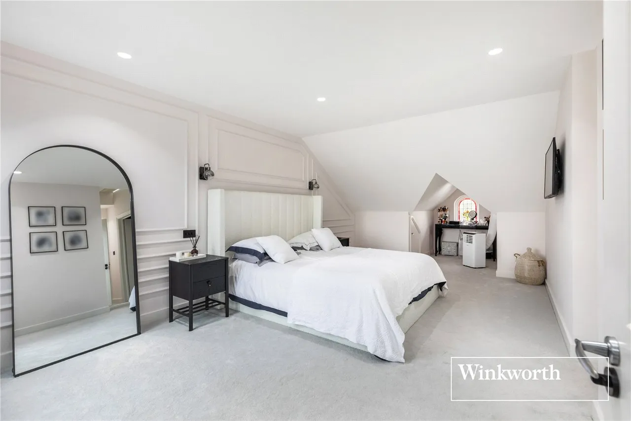 Bow Lane, Finchley, N12, photo 17