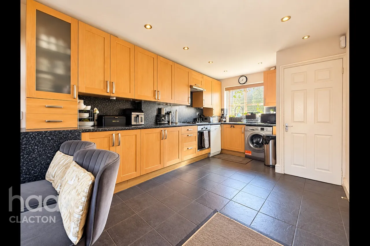 Greenacres, Clacton-On-Sea, CO15, photo 5