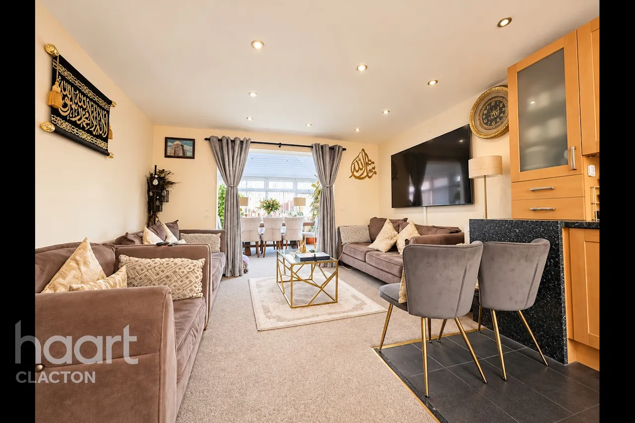 Greenacres, Clacton-On-Sea, CO15, photo 2