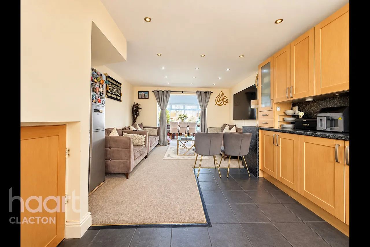 Greenacres, Clacton-On-Sea, CO15, photo 6