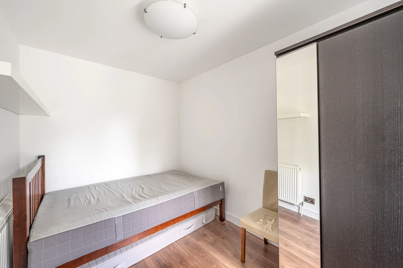 24 St Crispins Close, London, photo 8