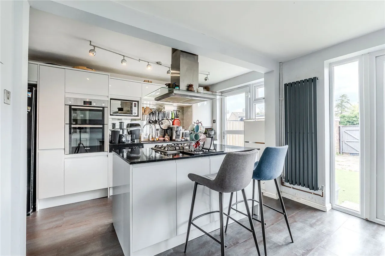 4 bed house for sale, King Lane, Leeds, LS17