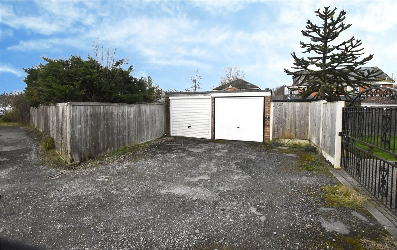 King Lane, Leeds, LS17, photo 16