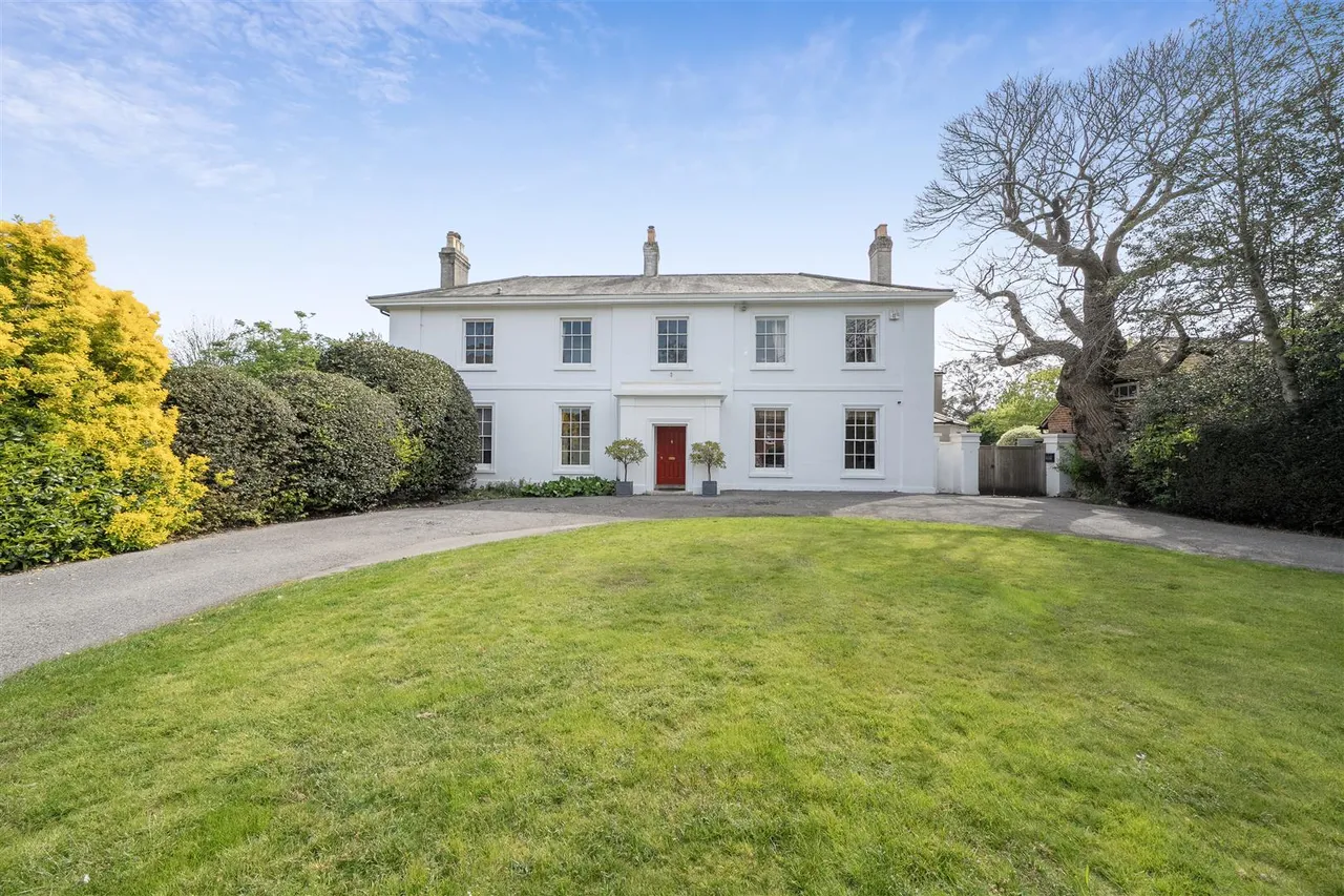 5 bed house for sale — Church Street, Titchfield Village