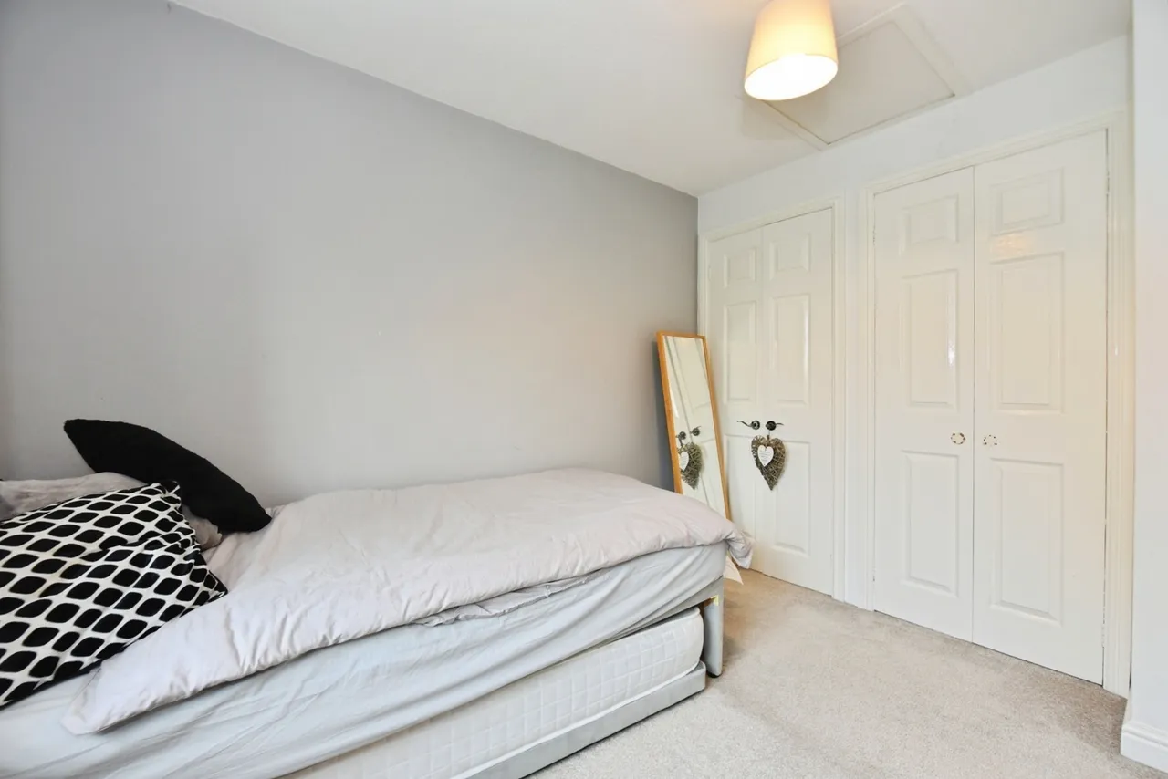 Deepwell Court, Halfway, Sheffield, S20, photo 8