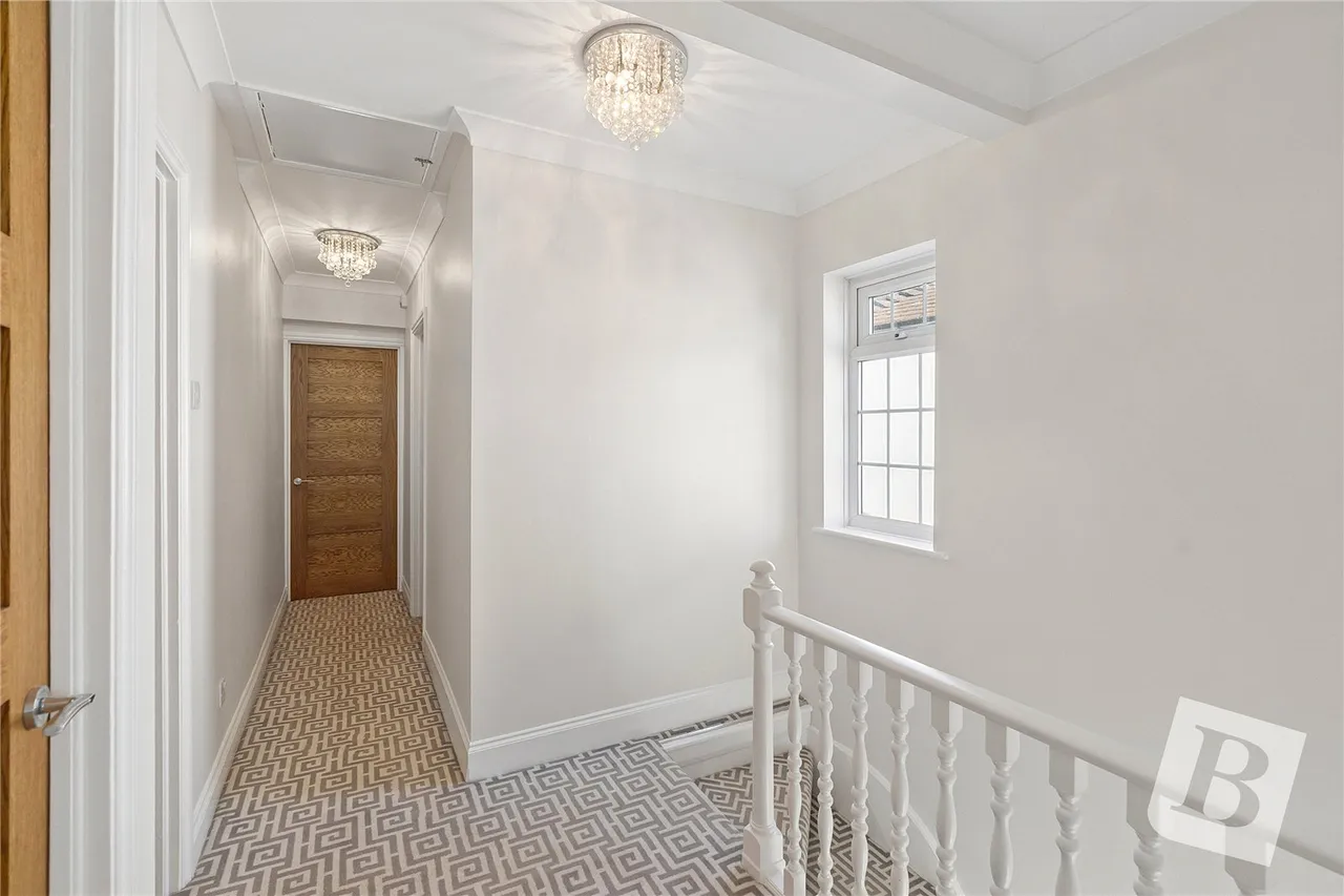 Nelwyn Avenue, Emerson Park, RM11, photo 13