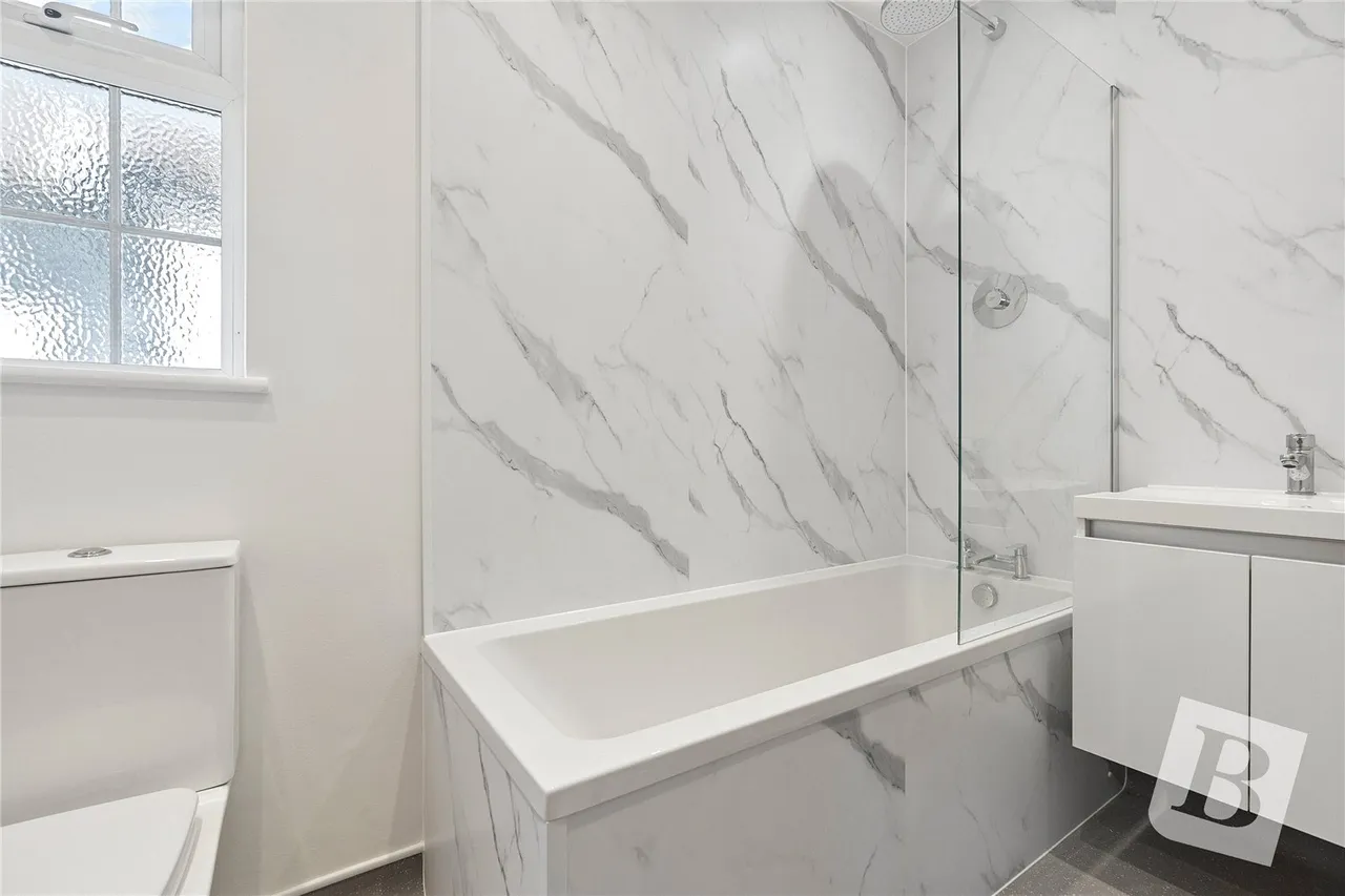 Nelwyn Avenue, Emerson Park, RM11, photo 9