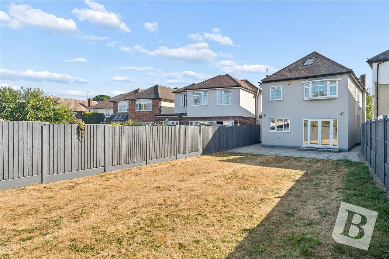 Nelwyn Avenue, Emerson Park, RM11, photo 8