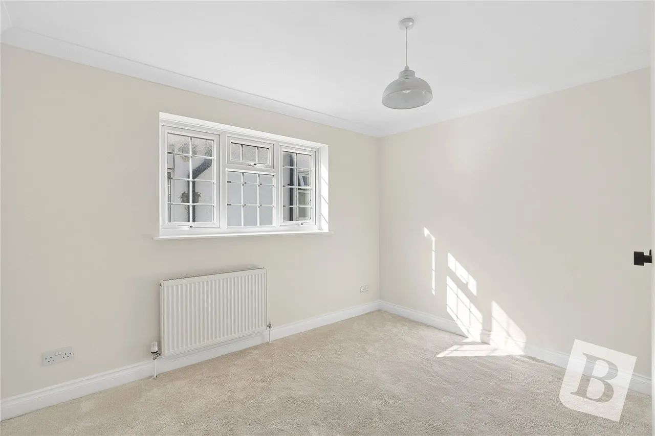 Nelwyn Avenue, Emerson Park, RM11, photo 7
